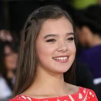 Hailee Steinfeld at The world premiere of 'Glee: The 3D Concert Movie' pictures | Picture 63459